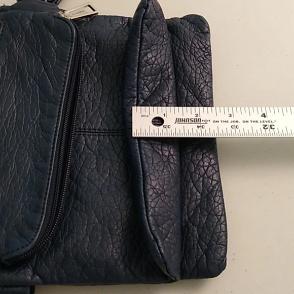 Liz Claiborne/Navy/Cross/body bag/5 Zipper Pocket/6 Open pockets/Silver hardware - Picture 13 of 15